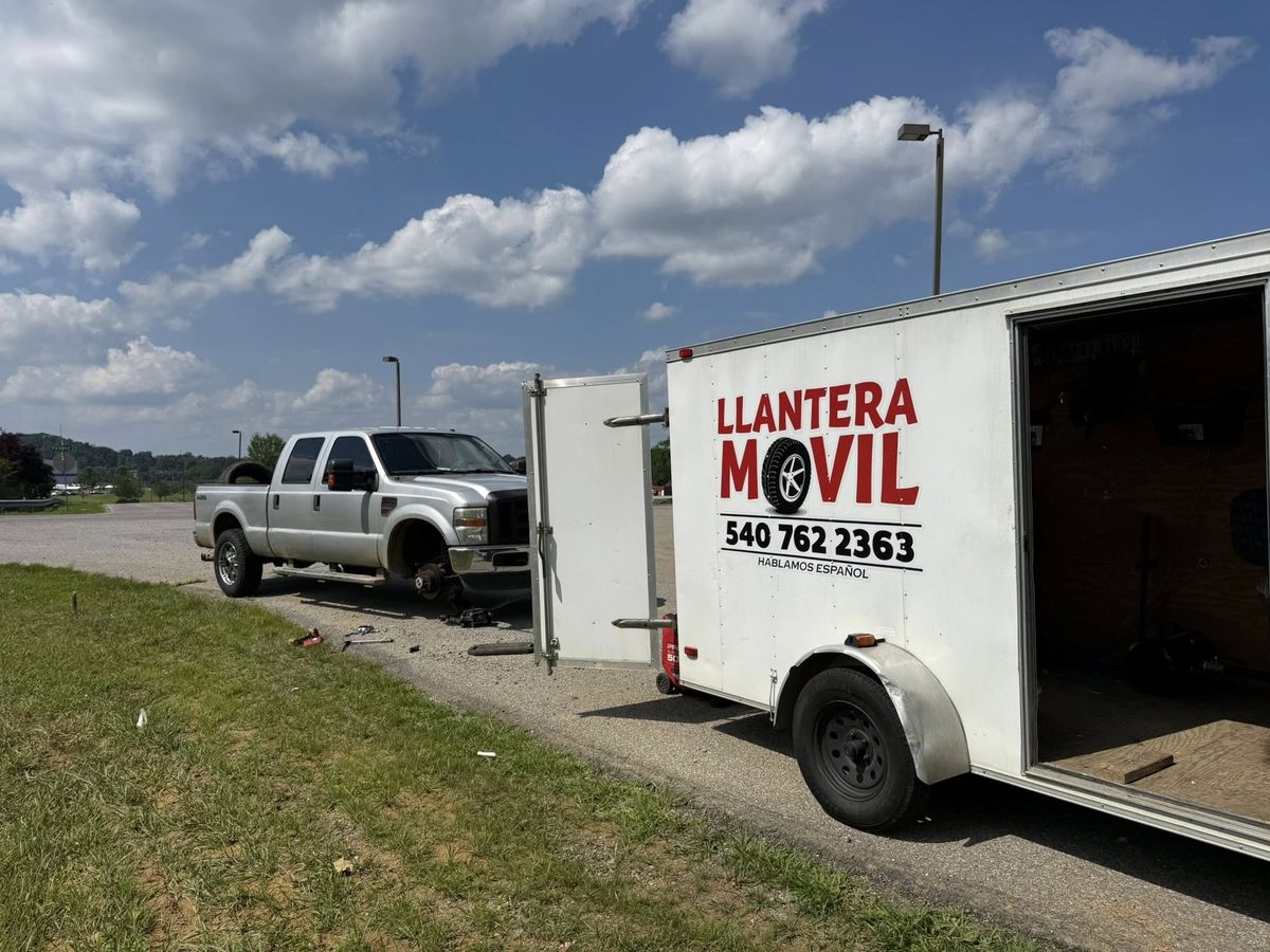 Unidad móvil de Llantera Móvil Roanoke lista para el servicio a domicilio